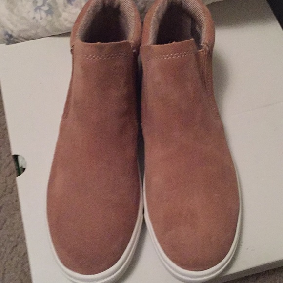 Shoes - Picture 2 of 5